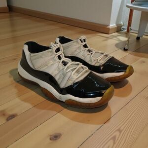 NIKE AIR JORDAN RETRO XI Boys Black & White Leather Sneakers - Size: 5Y